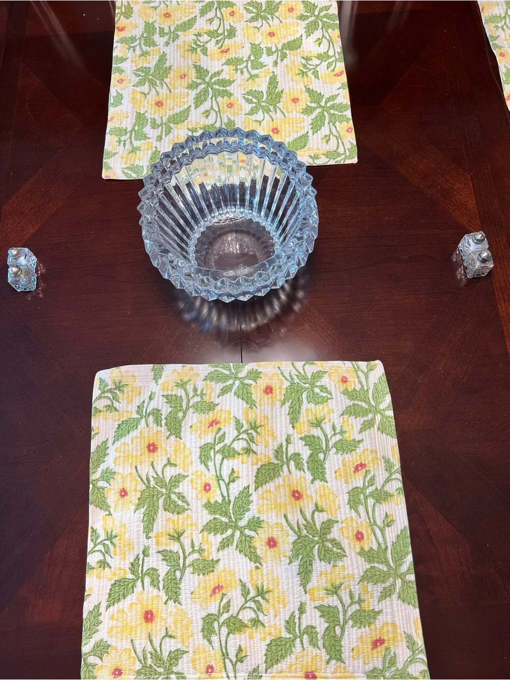 Pomegranate Inc. Yellow Floral Square Placemats, 8, excellent used condition